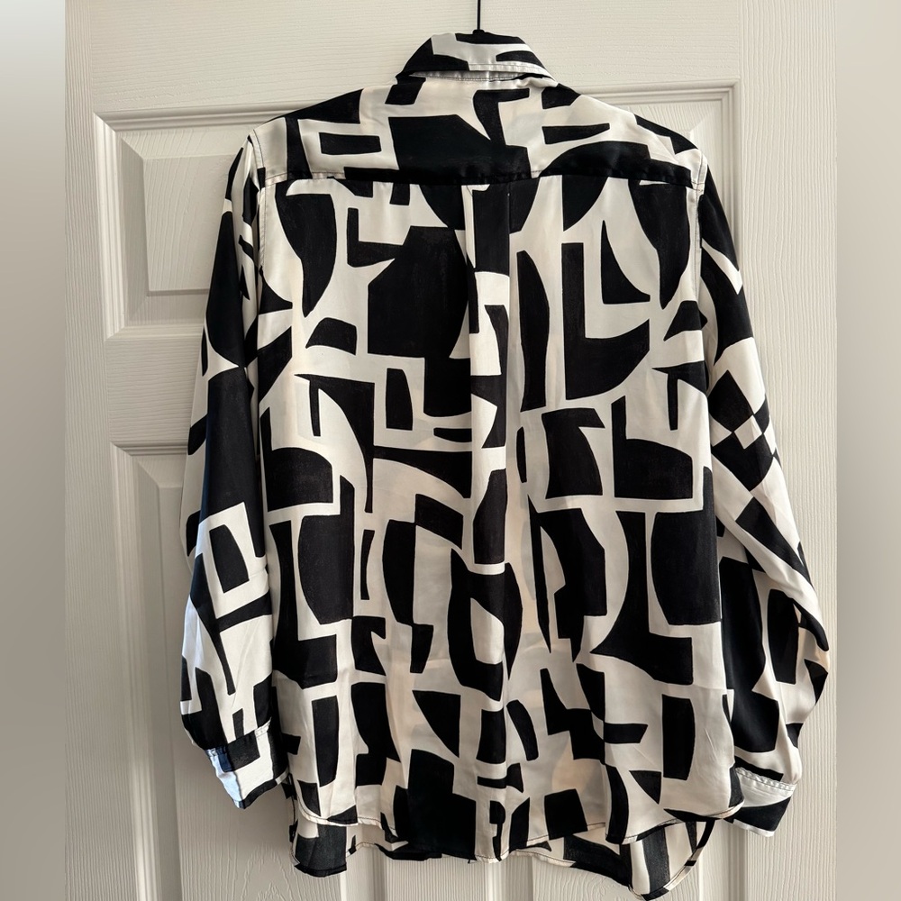 Geo Print Button-Down Top - Picture 4 of 4